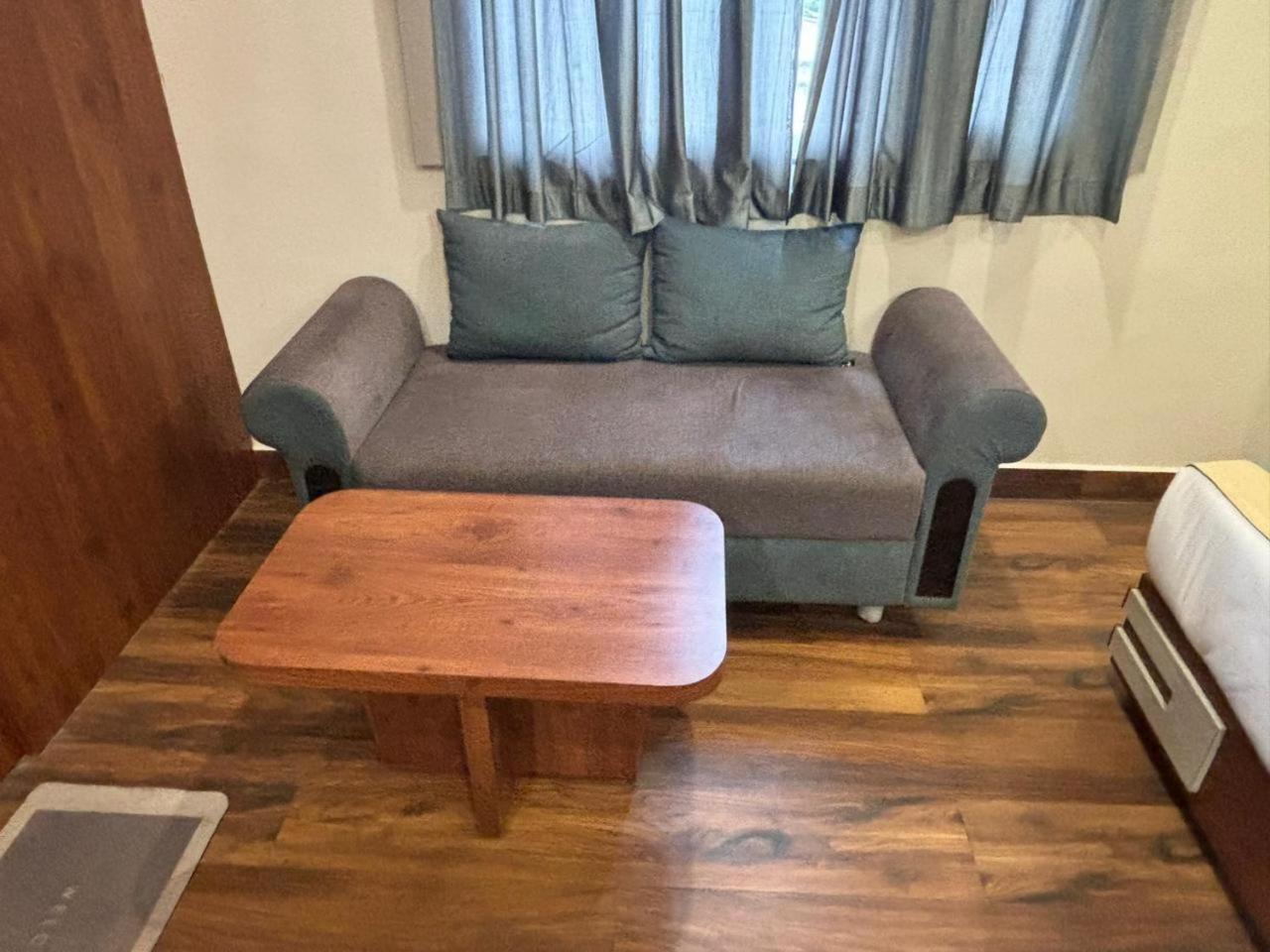Hotel Omkareshwar Inn เดฟการ์ ภายนอก รูปภาพ