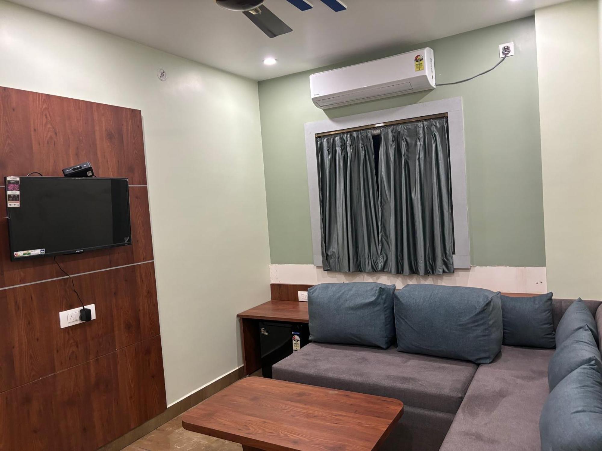 Hotel Omkareshwar Inn เดฟการ์ ภายนอก รูปภาพ