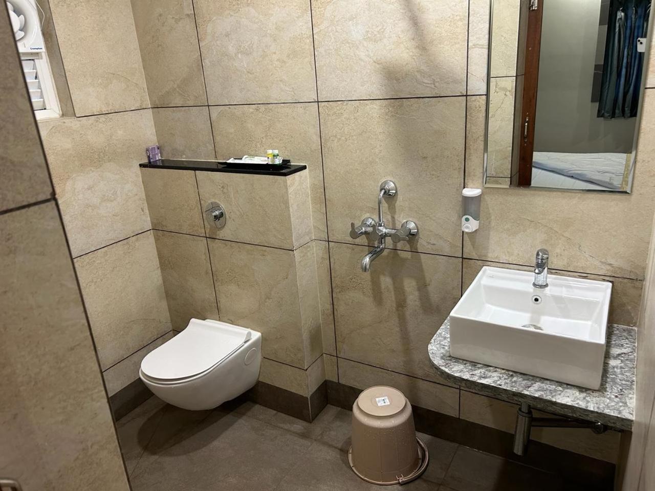 Hotel Omkareshwar Inn เดฟการ์ ภายนอก รูปภาพ