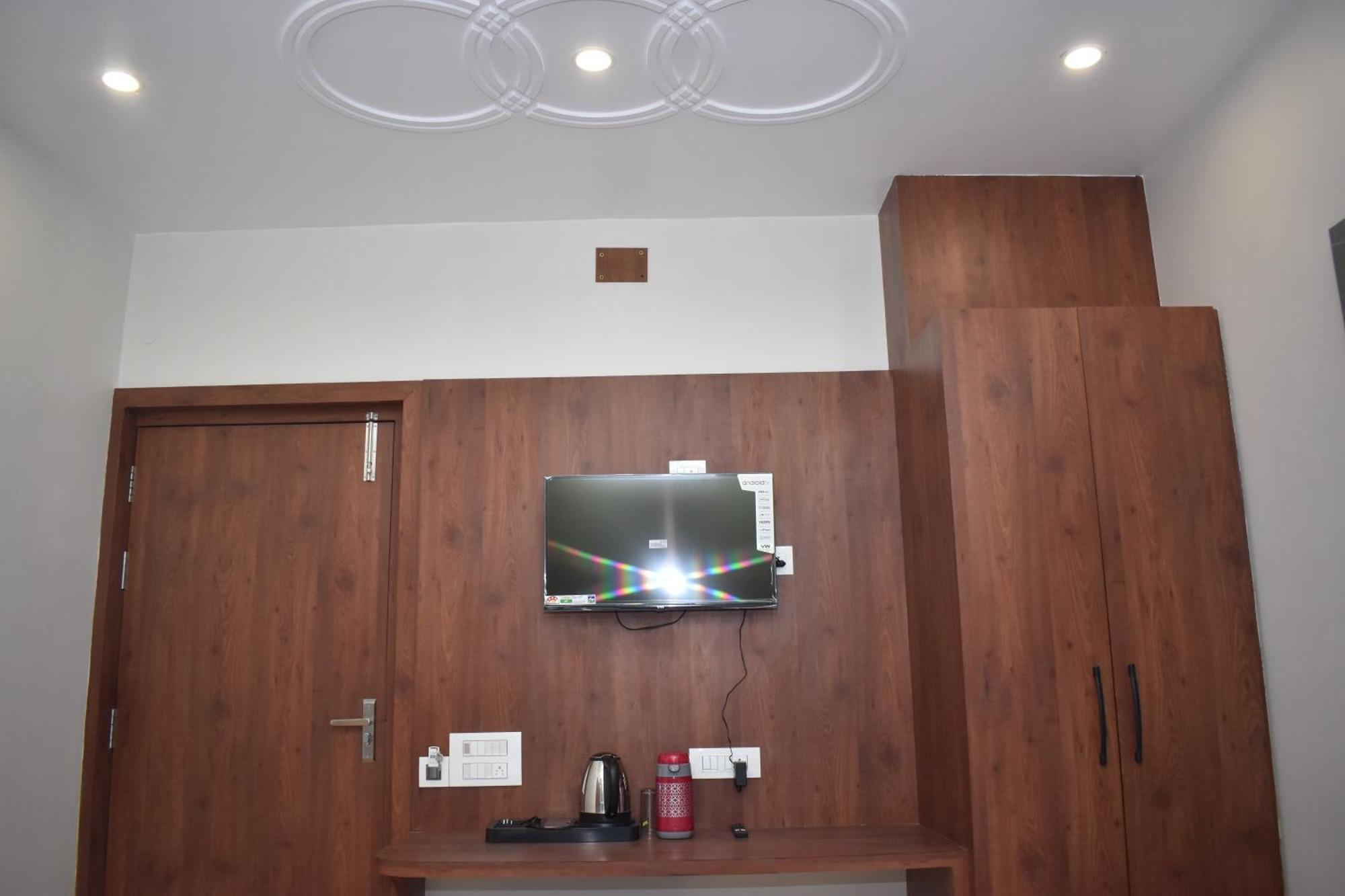 Hotel Omkareshwar Inn เดฟการ์ ภายนอก รูปภาพ